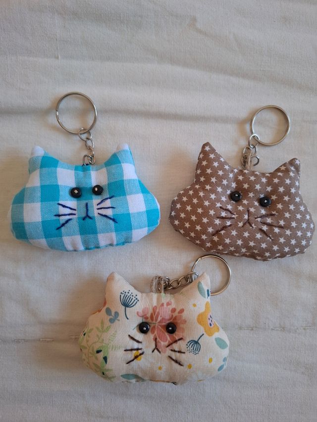 Llaveros gatos tela