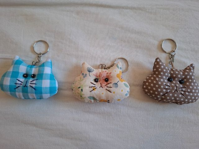 Llaveros gatos tela