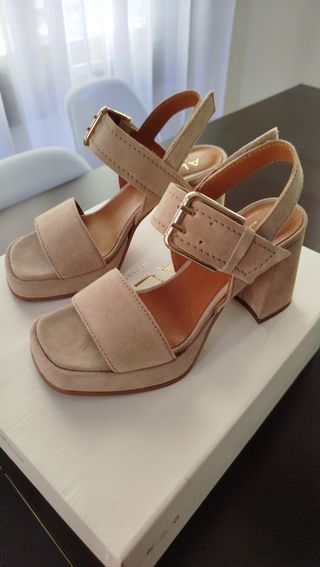 Sandalias plataforma beige marca Alpe