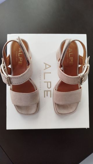 Sandalias plataforma beige marca Alpe