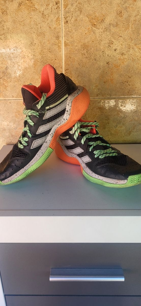 Zapatillas Adidas baloncesto - verdes y negras