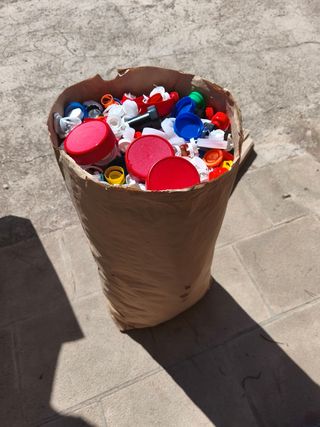 Sacos papel de tres hojas: 900 unidades (aprox)