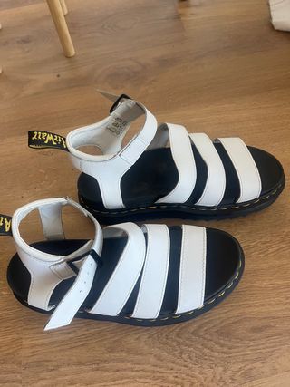 Sandalias Dr. Martens blancas