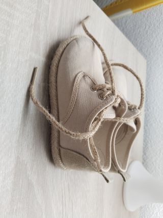 Zapatos bebé beige - 
Talla 23