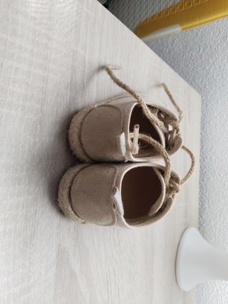 Zapatos bebé beige - 
Talla 23