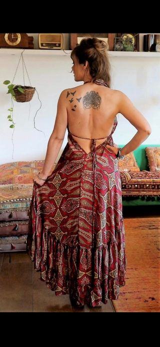 Vestido largo asimétrico volantes. Seda sintética 