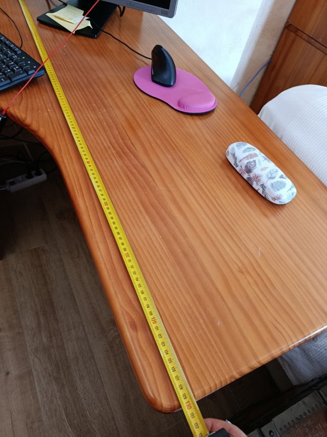 Escritorio madera marrón esquinero