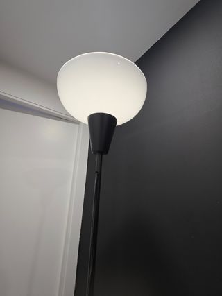 Lámpara pie moderna - negra y blanca