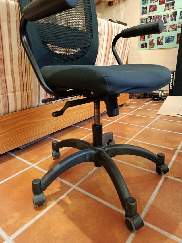 Silla oficina giratoria negra