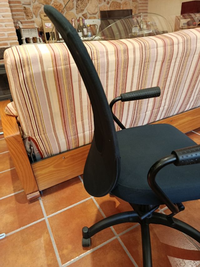 Silla oficina giratoria negra