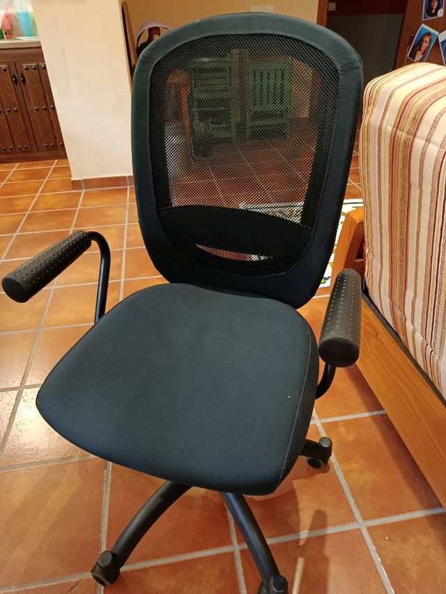 Silla oficina giratoria negra