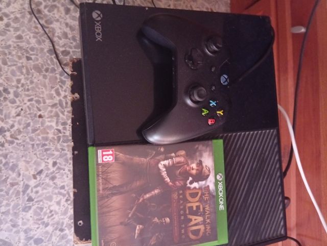Xbox One + mando + The Walking Dead