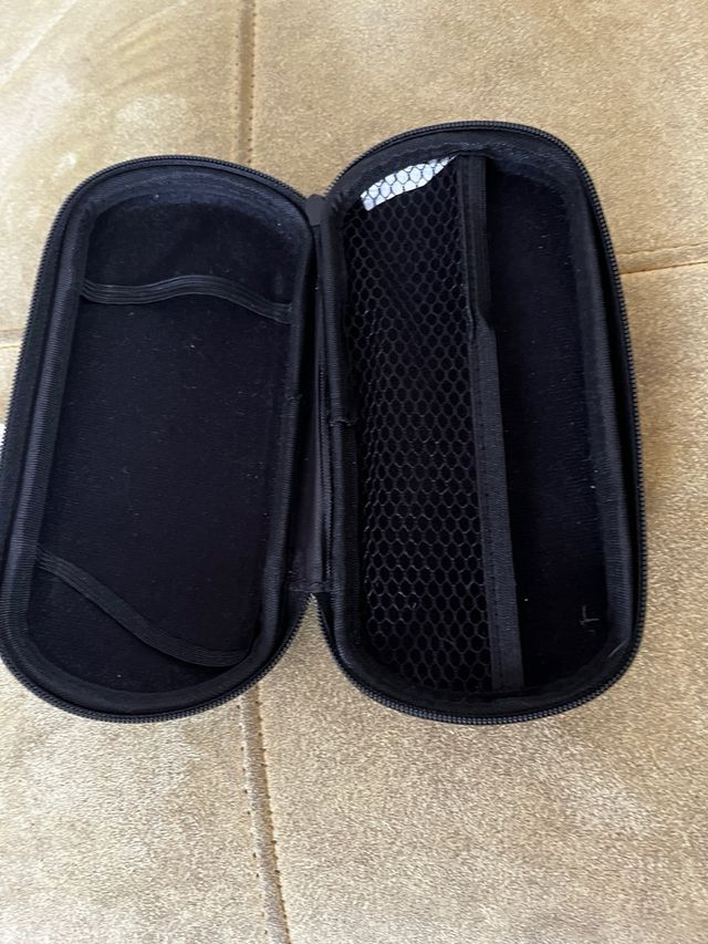 PSP nera+custodia + 9 giochi+caricabatterie 