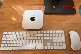 Mac Mini M4 + Teclado y Ratón