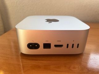 Mac Mini M4 + Teclado y Ratón