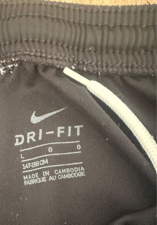 Pantalones Nike - Deportivos - Negro
Talla L niño