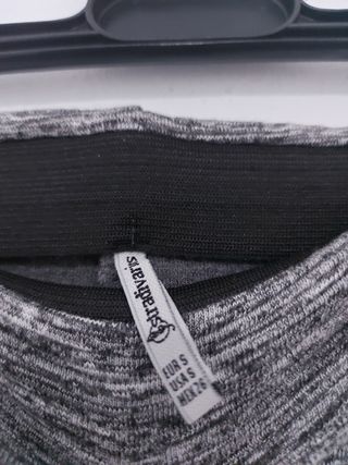 Falda gris - Falda skater Stradivarius