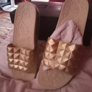 Sandalias Ash doradas