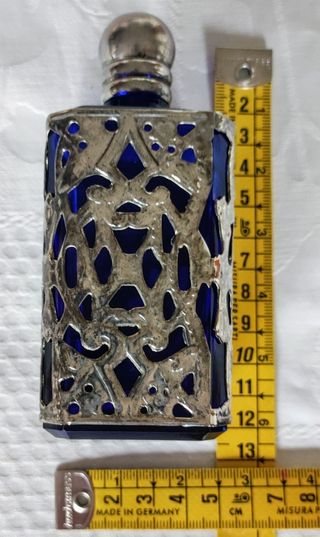 Bottiglie di profumo.