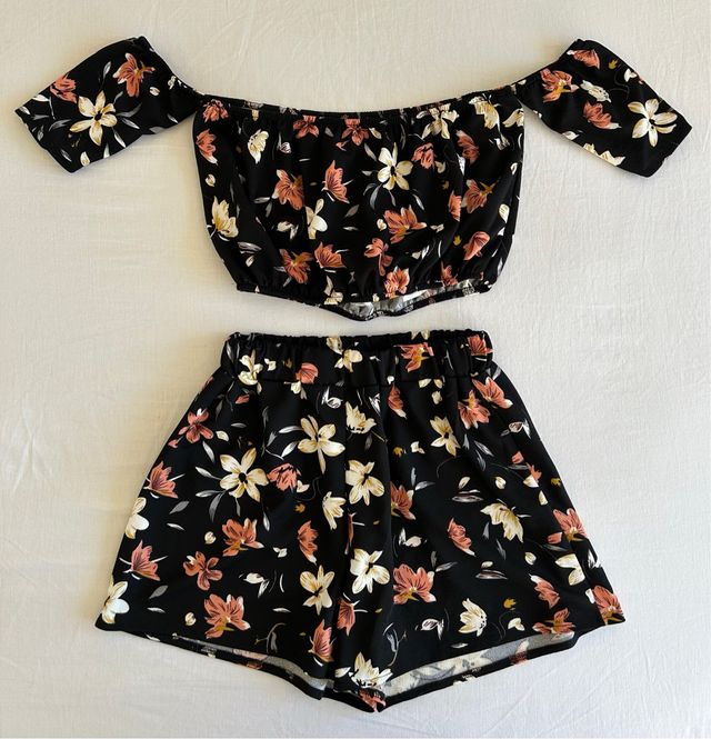 Conjunto top corto y shorts - Flores