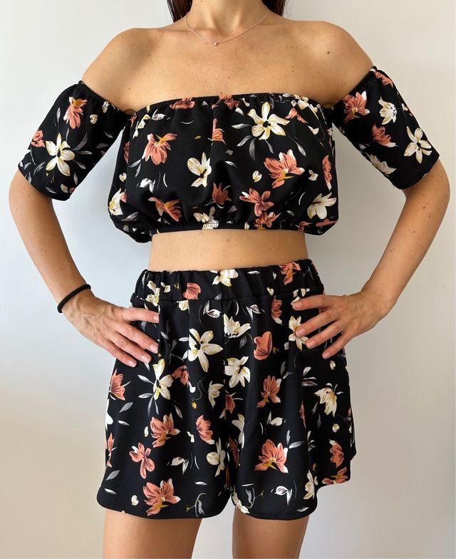 Conjunto top corto y shorts - Flores