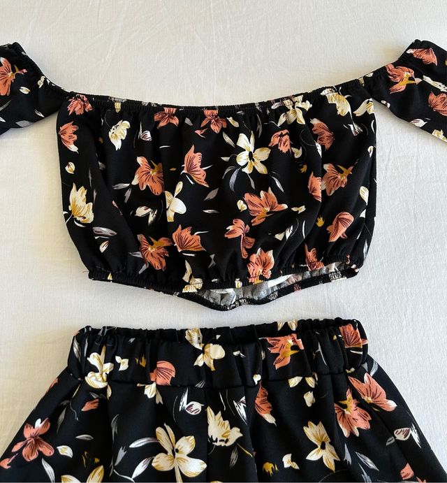 Conjunto top corto y shorts - Flores