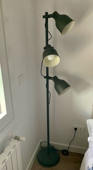 Lámpara pie HEKTAR IKEA - 3 luces LED incluídas.