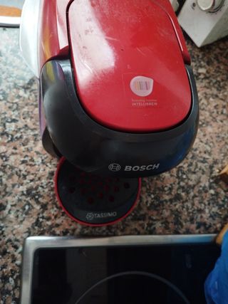 Cafetera Tassimo Bosch roja
