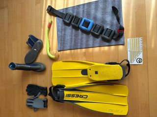 Equipo buceo usado: aletas, cinturón pesos, etc.