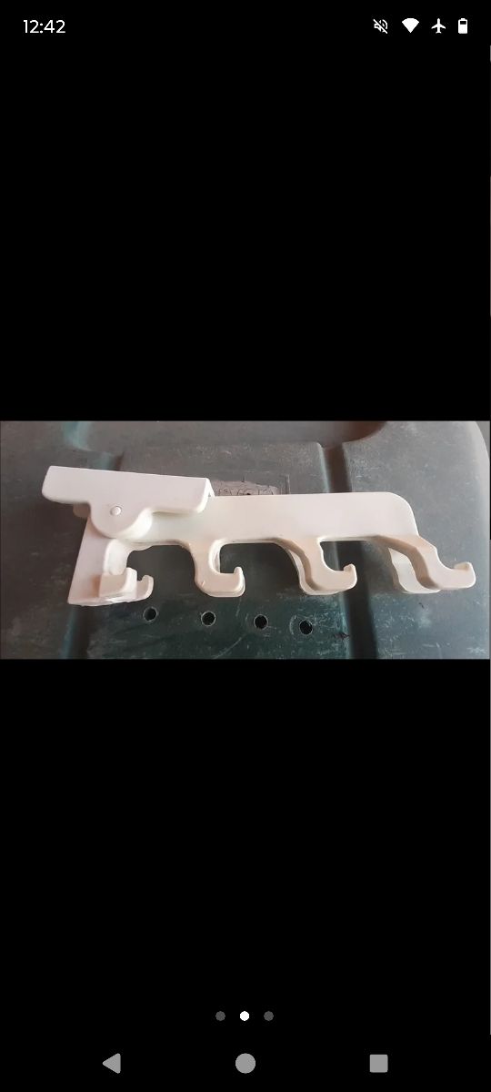 plia or plona hanger