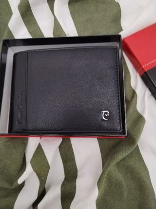 Billetera Pierre Cardin negra. Sin estrenar. 