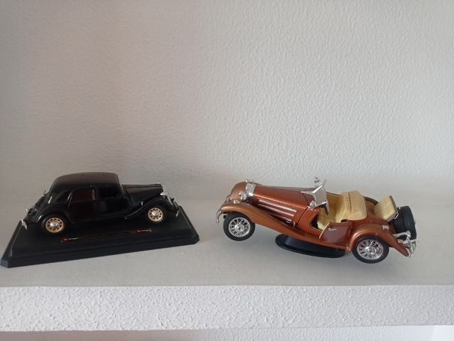 2 Coches Clásicos Miniatura.  .