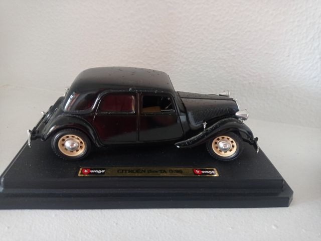 2 Coches Clásicos Miniatura.  .