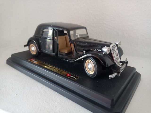 2 Coches Clásicos Miniatura.  .