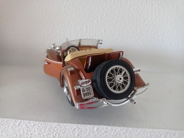 2 Coches Clásicos Miniatura.  .