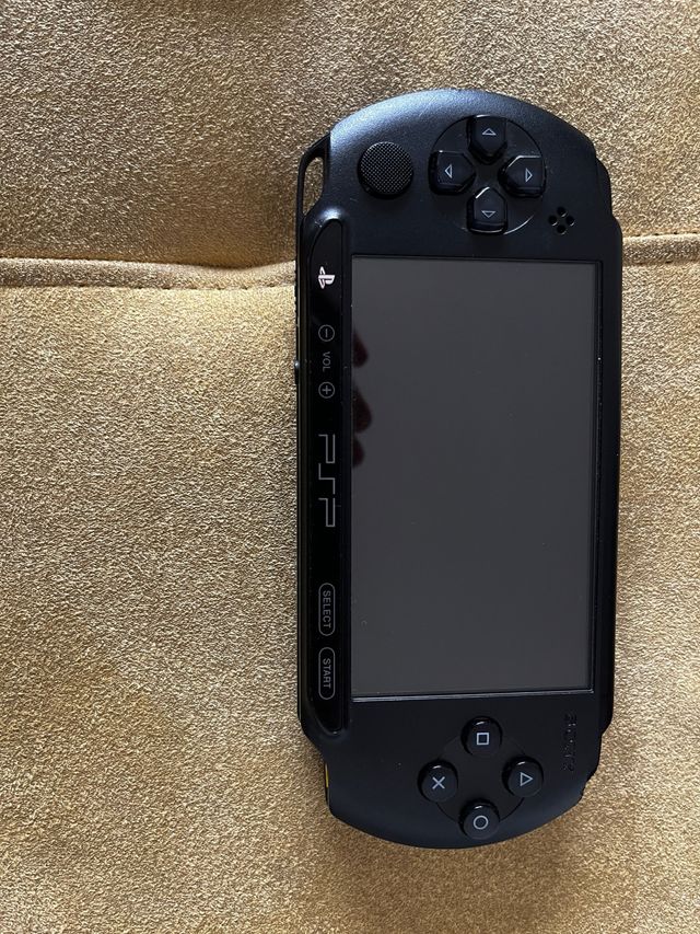 PSP, caricabatterie e custodia neri