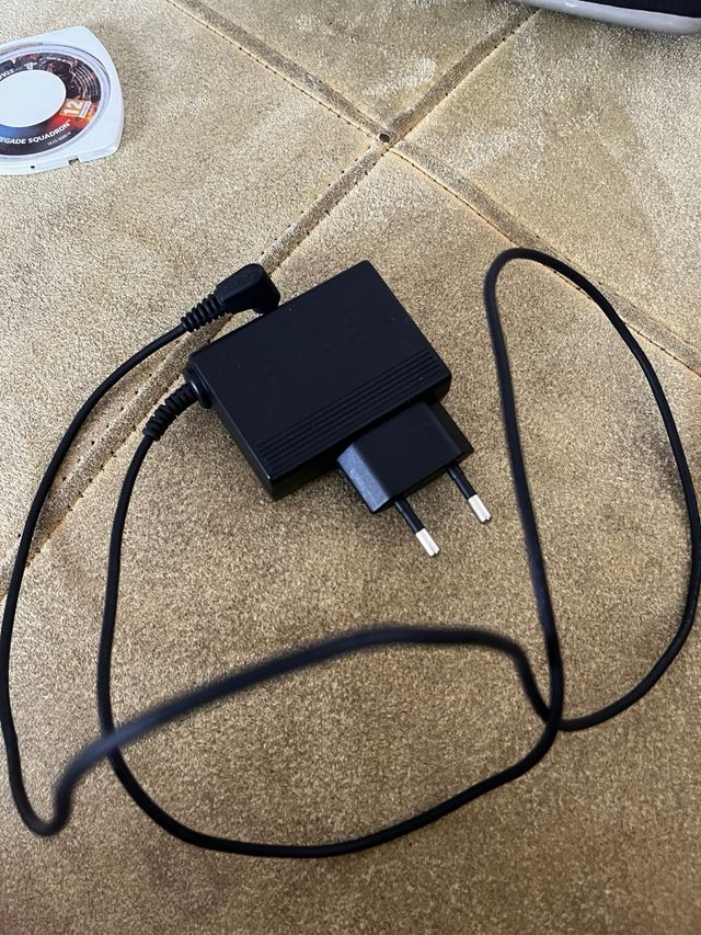 PSP, caricabatterie e custodia neri