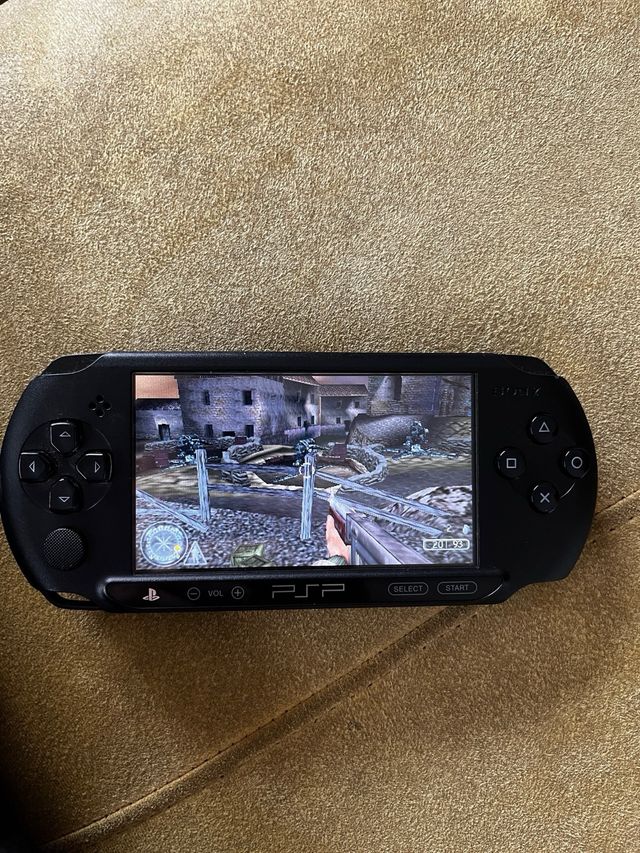 PSP, caricabatterie e custodia neri