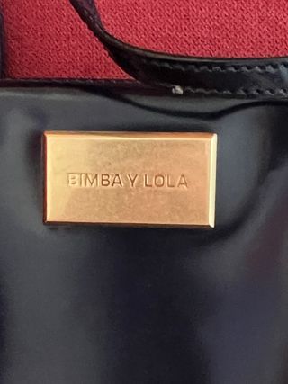 Bolso Bimba y Lola negro y dorado
NO HAGO ENVÍOS