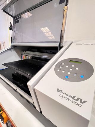 Impresora UV Roland VersaUV LEF2-200