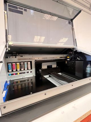 Impresora UV Roland VersaUV LEF2-200