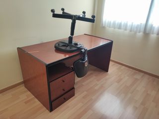 Oficina completa: mesa despacho y 2 estanterías.