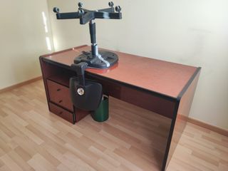 Oficina completa: mesa despacho y 2 estanterías.
