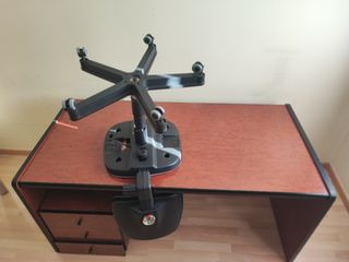 Oficina completa: mesa despacho y 2 estanterías.