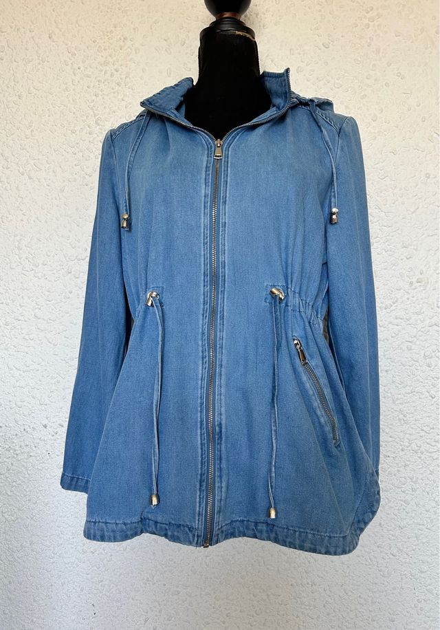 Chaqueta vaquera con capucha