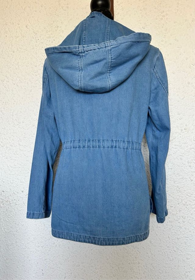 Chaqueta vaquera con capucha