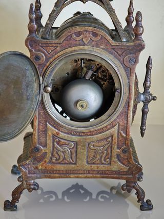 Reloj neogótico de bronce S. Marti & Cie.