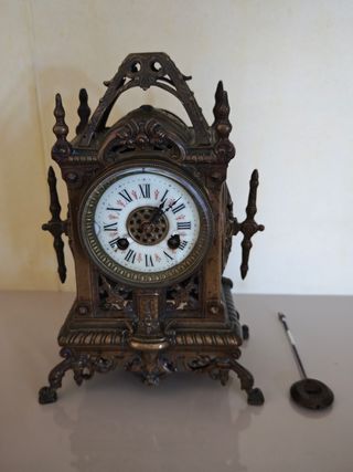 Reloj neogótico de bronce S. Marti & Cie.