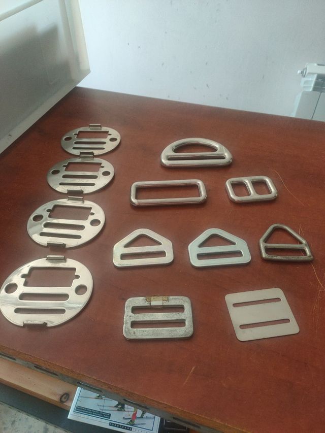 Hebillas metálicas varias