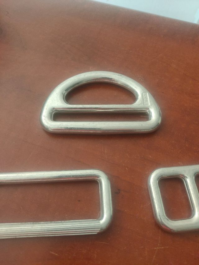 Hebillas metálicas varias
